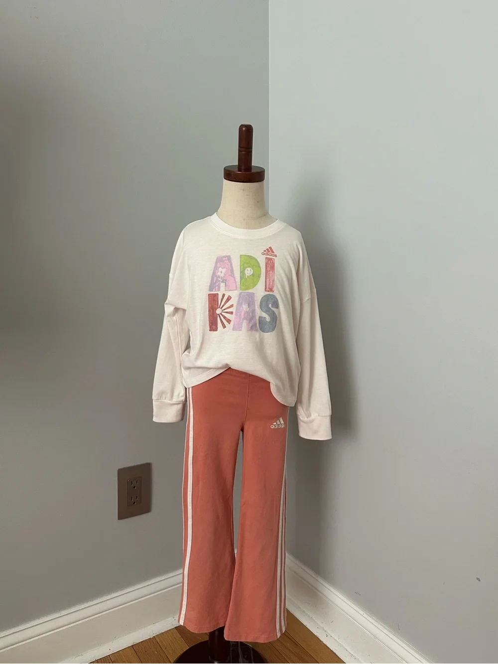 ADIDAS GIRLS LONG SLEEVE GRAPHIC T-SHIRT & FLARE PANTS